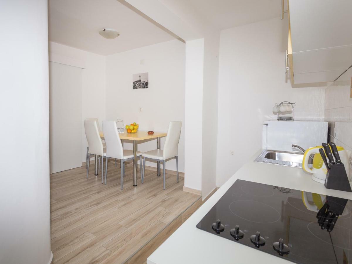 Apartments Antea & Magdalena Pirovac Kültér fotó